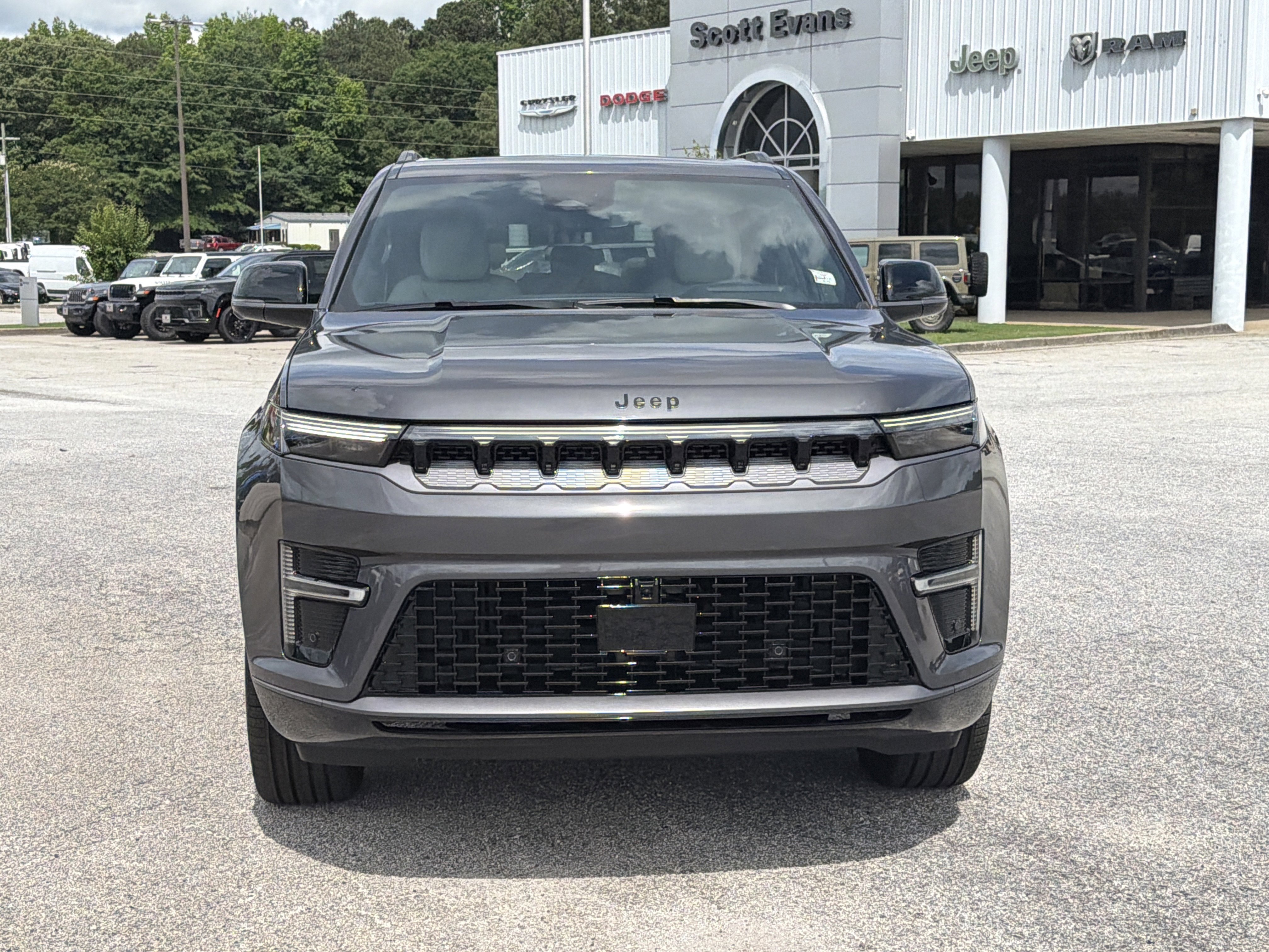 New 2026 Baltic-Gray Metallic Clear-Coat Exterior Paint Jeep Limited Reserve image 3