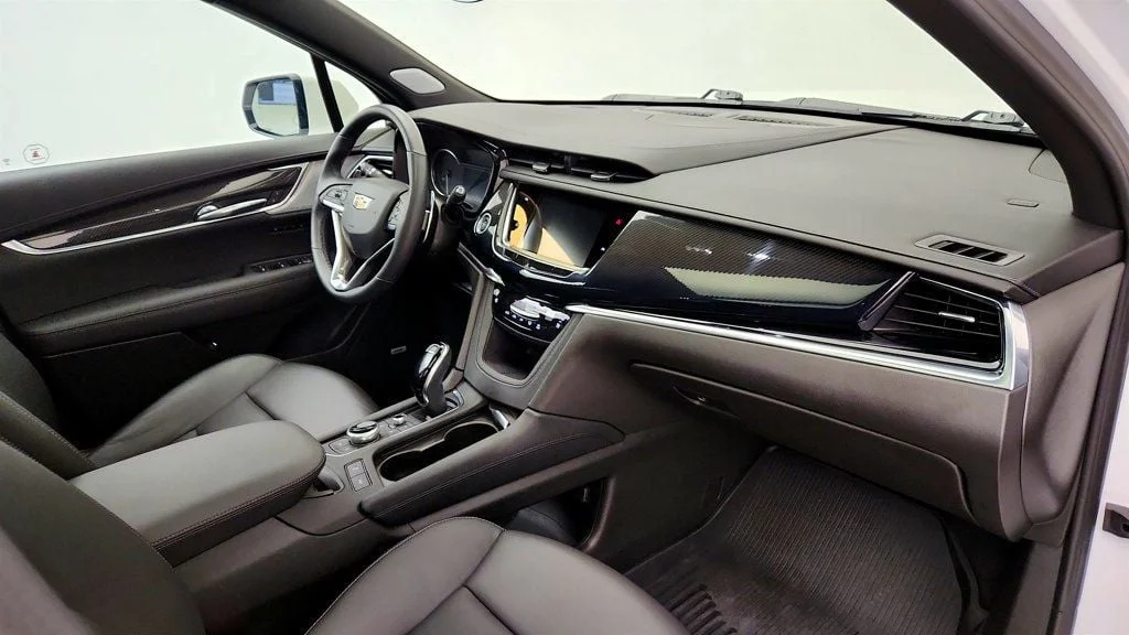 Used 2024 Crystal White Tricoat Cadillac AWD 4dr Sport w/ Six-Person Seating image 27