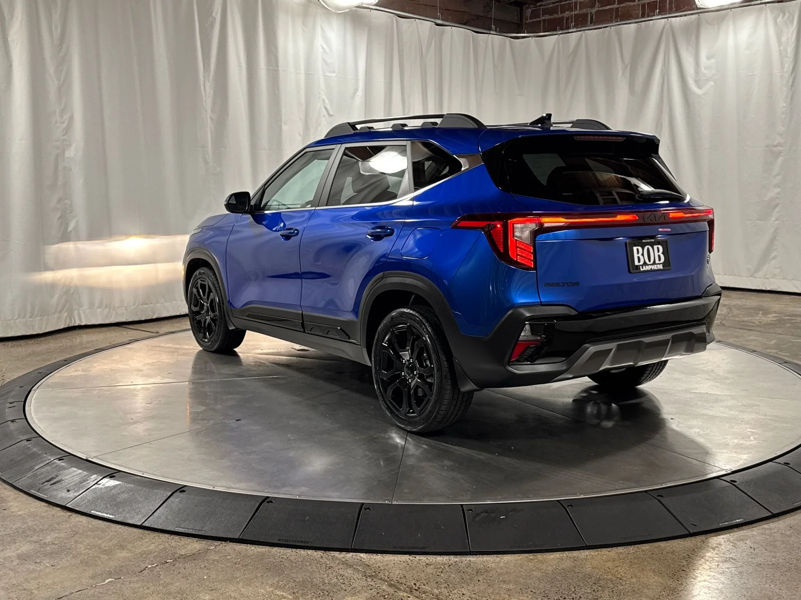 Used 2025 Neptune Blue Kia X-Line image 7