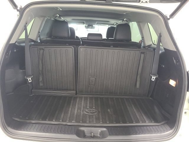 Certified Used 2018 Blizzard Pearl Toyota XLE image 40