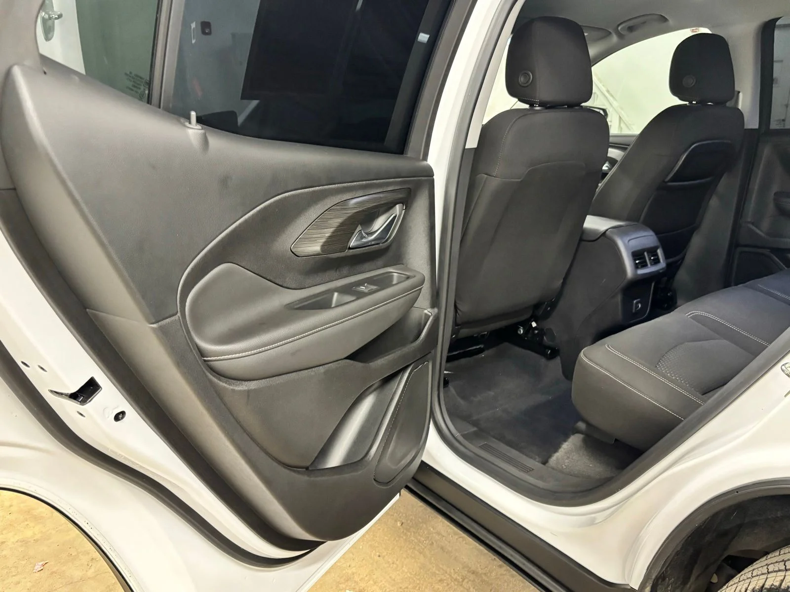 Used 2024 White GMC SLE image 17