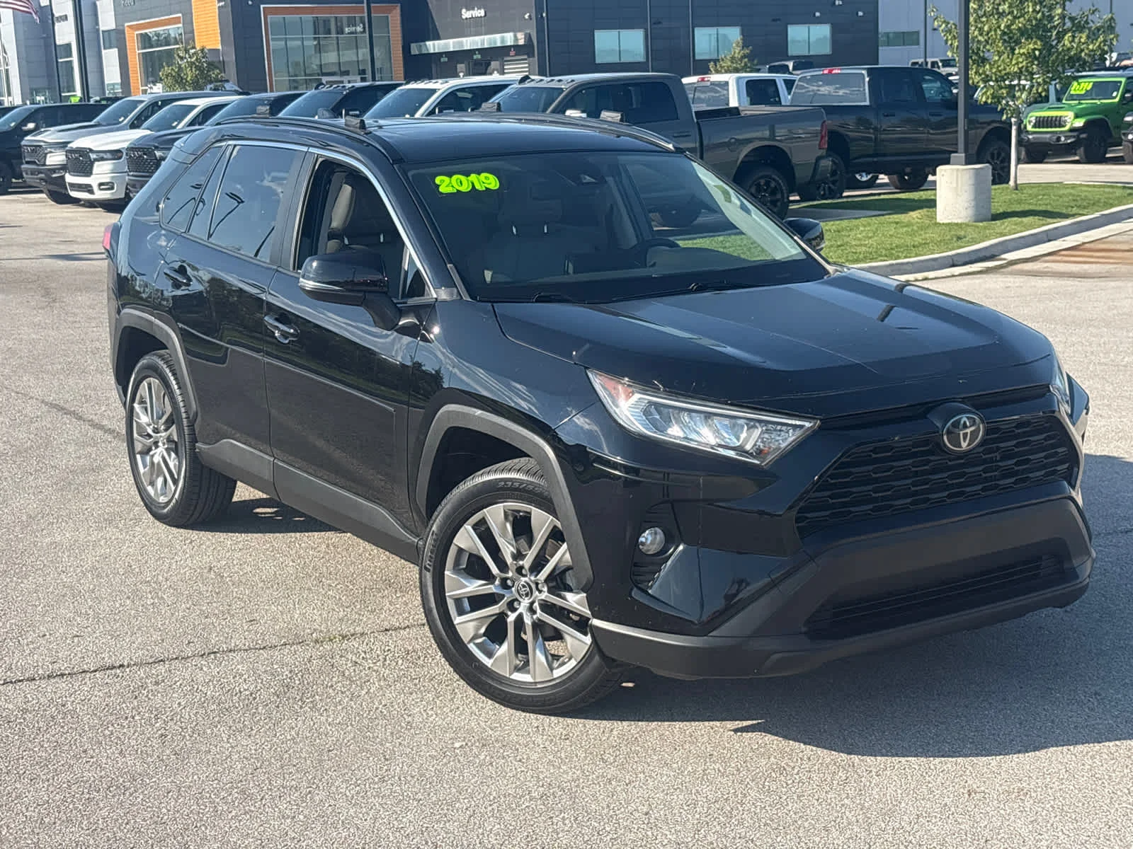Used 2019 Toyota RAV4 XLE Premium with VIN JTMC1RFV9KD014492 for sale in Kansas City