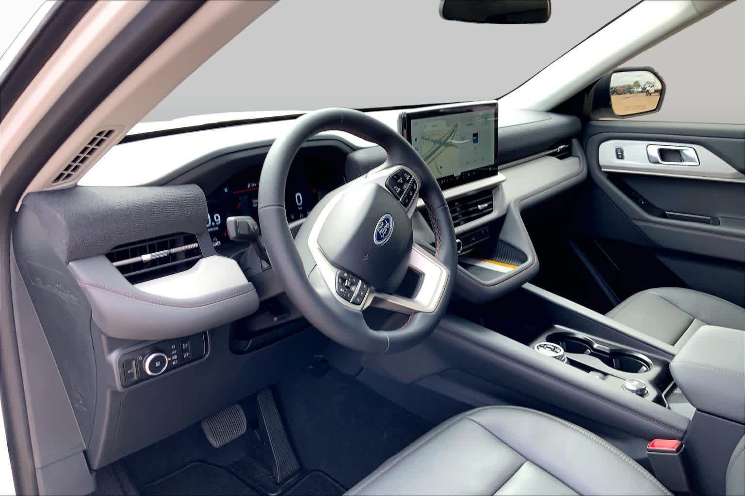 New 2026 Star White Metallic Tri-Coat Ford Active image 8