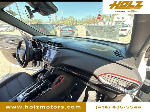 Certified Used 2022 Iridescent Pearl Tricoat Chevrolet RS image 26