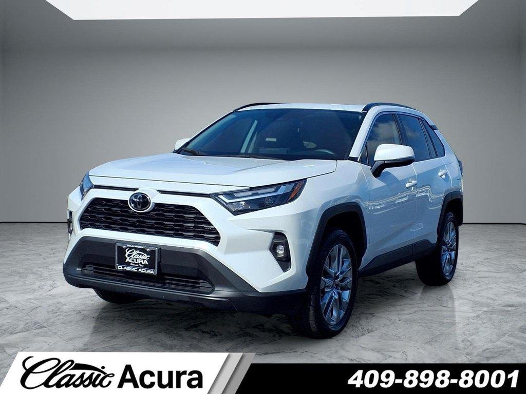 Used 2024 Wind Chill Pearl Toyota XLE Premium image 2
