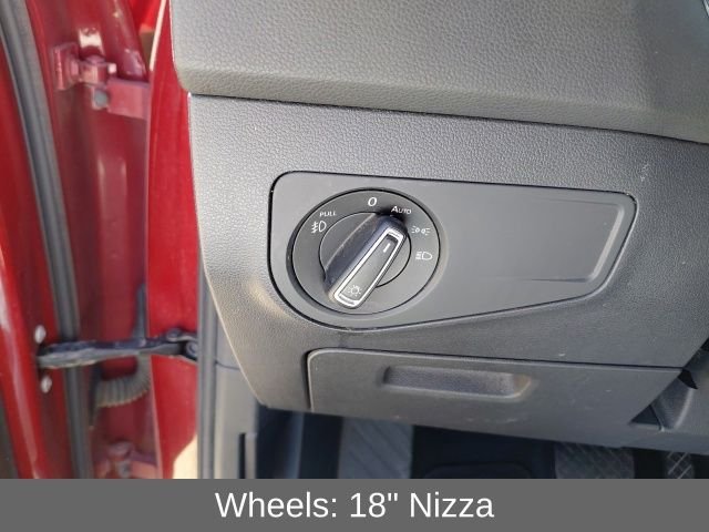 Used 2018 Cardinal Red Metallic Volkswagen 2.0T SEL image 13