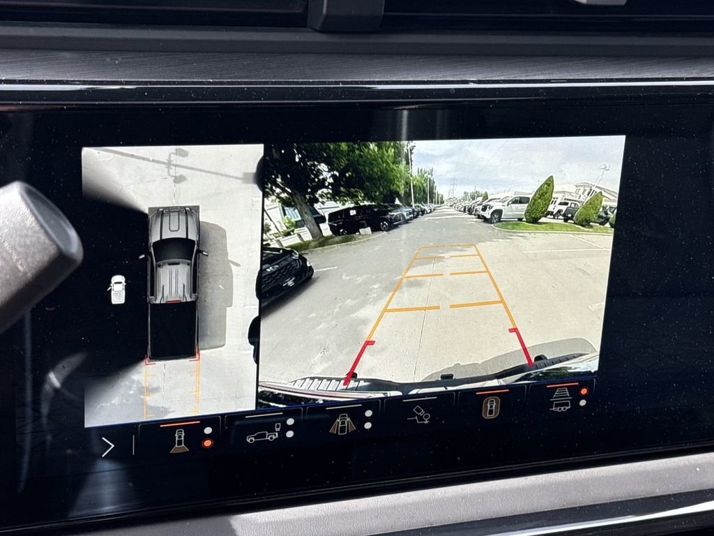 Certified Used 2025 Summit White GMC AT4X image 18