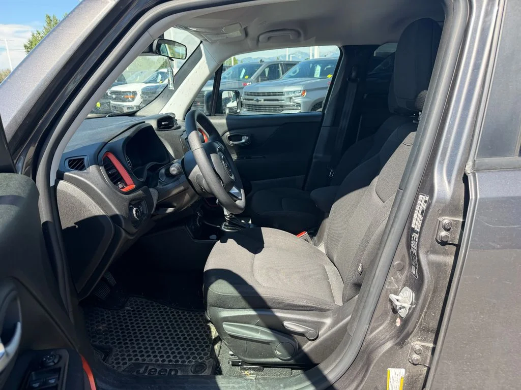 Used 2020 Gray Jeep Sport image 3