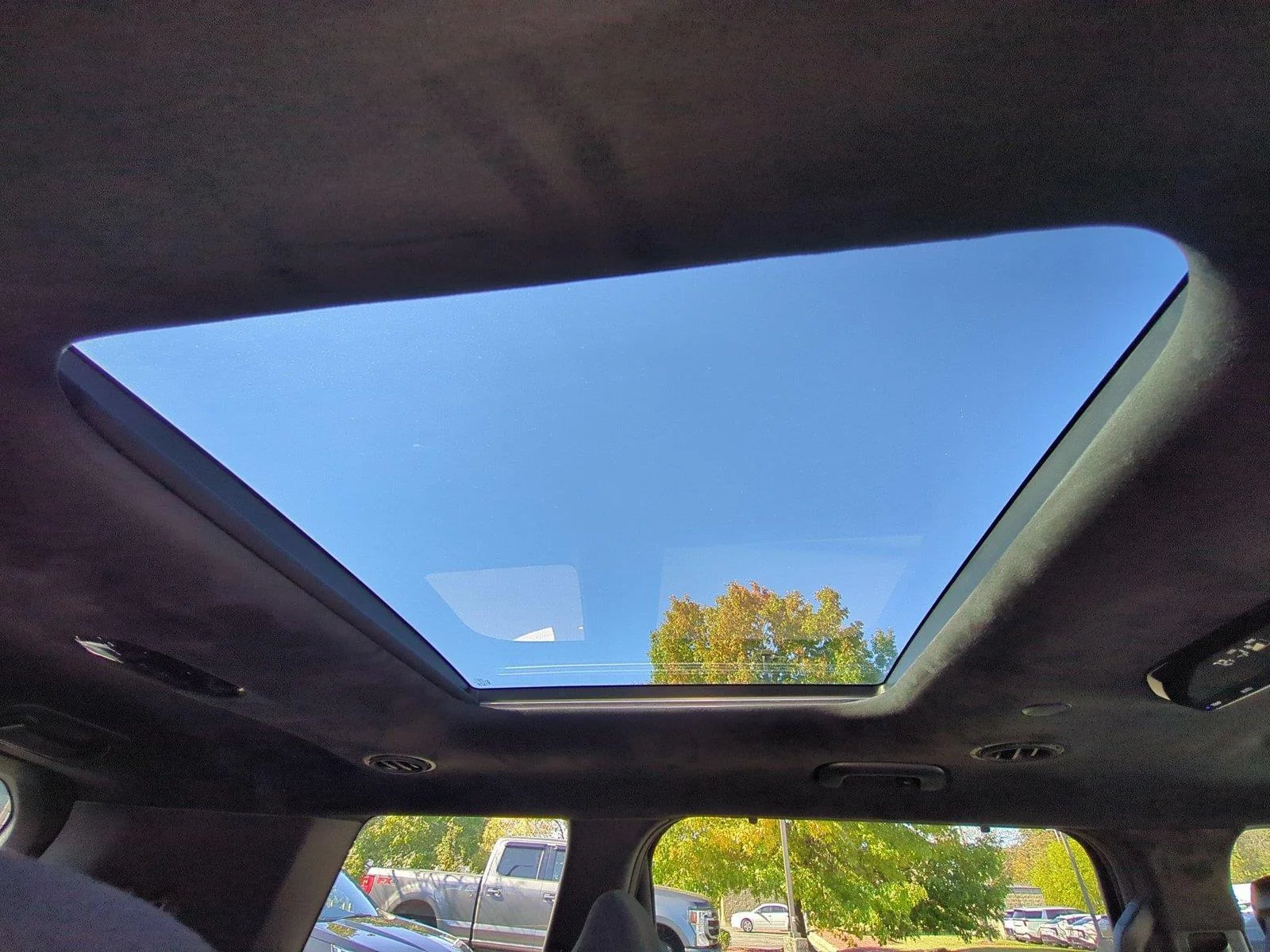 Used 2027 EBONY BLACK KIA  image 38