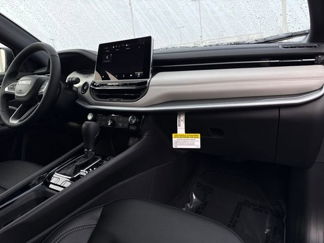 New 2026 Diamond Black Crystal Pearl-Coat Exterior Paint Jeep Limited image 25