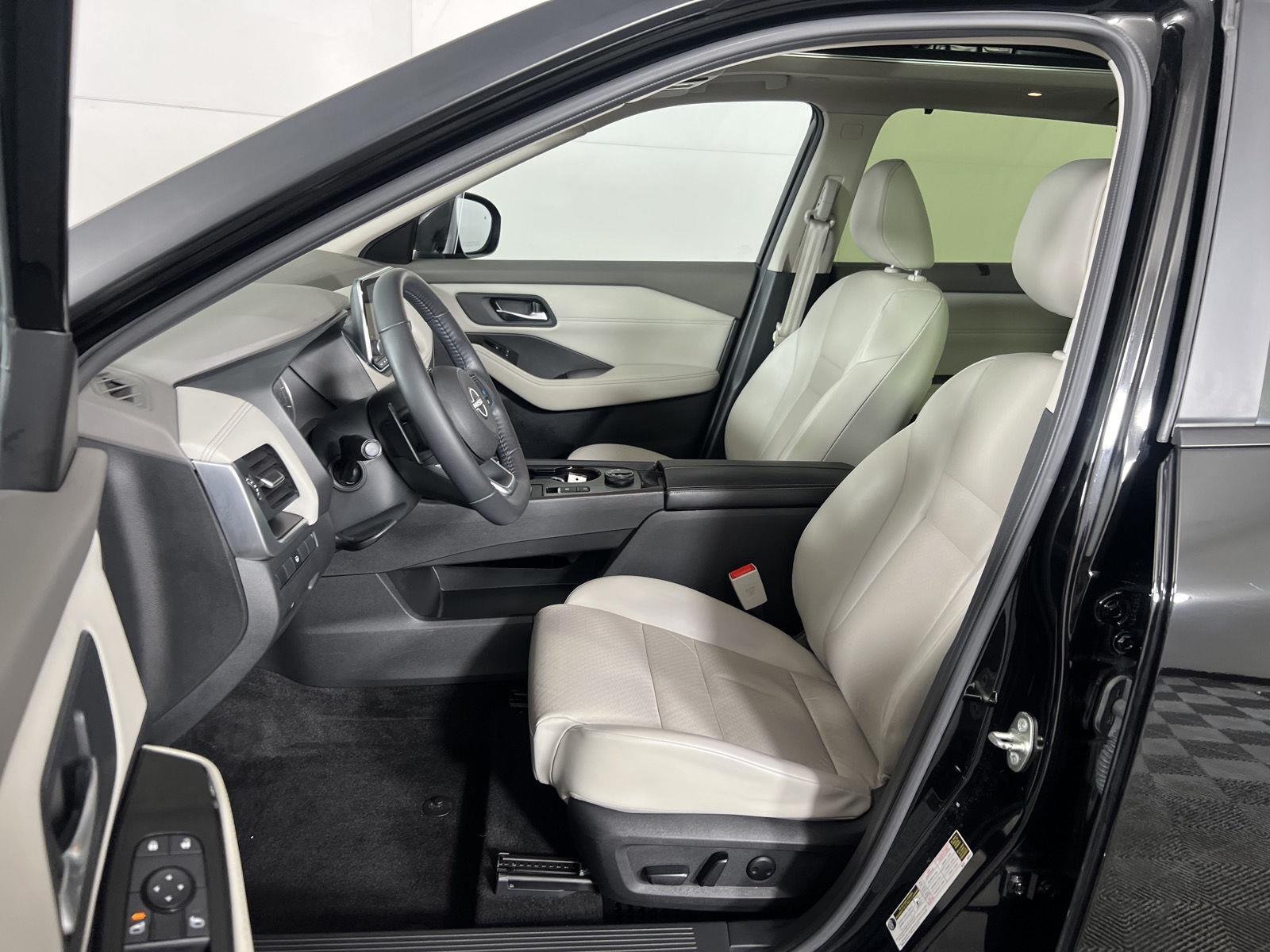 Used 2023 Super Black Nissan SV image 14