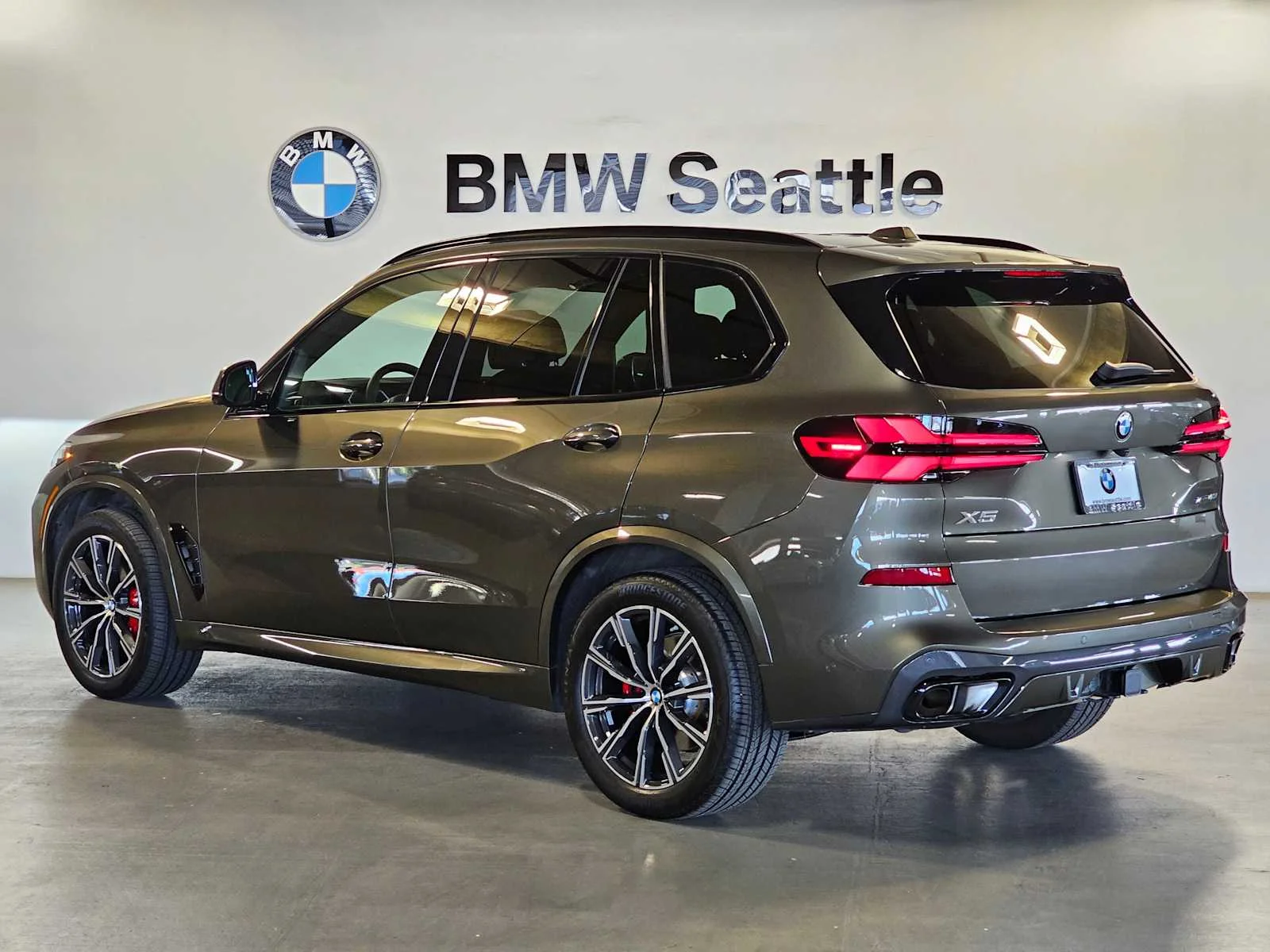 Certified Used 2026 Manhattan Green Metallic BMW xDrive40i image 4