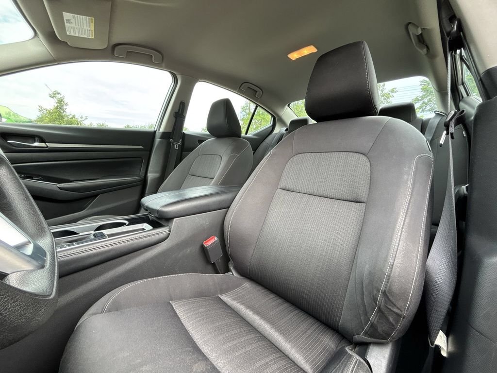 Certified Used 2023 Silver Nissan 2.5 SV image 13