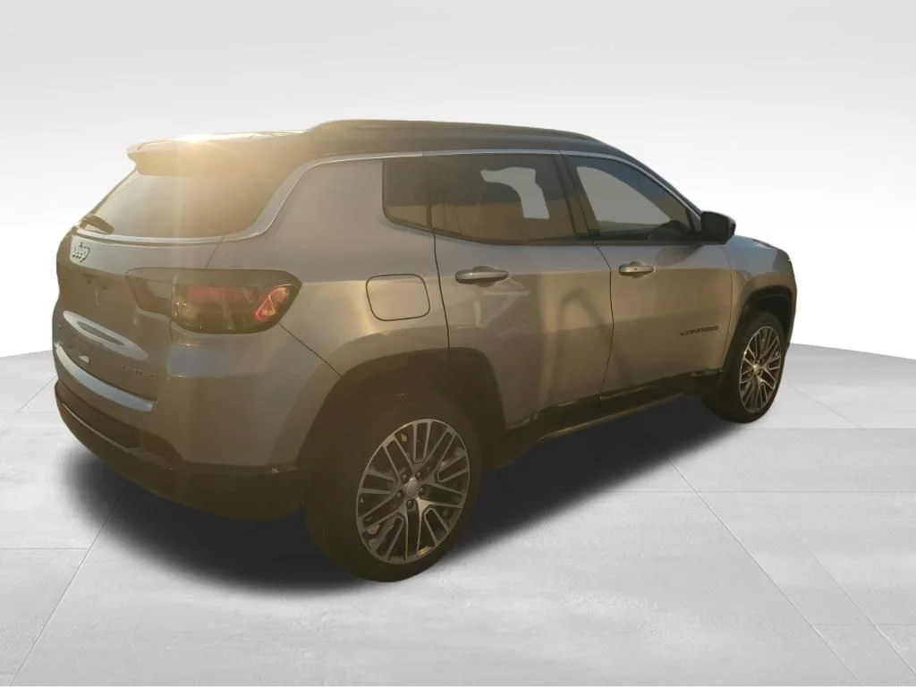 Used 2023 Silver Jeep Limited image 7