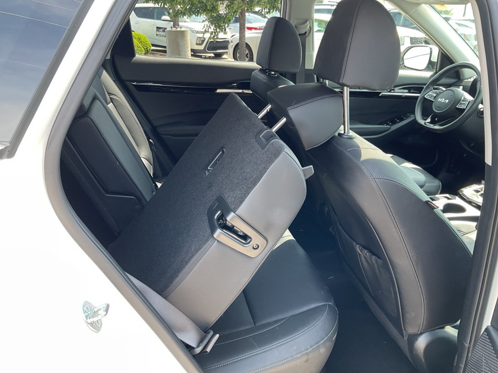 Certified Used 2025 Snow White Pearl Kia SX image 14