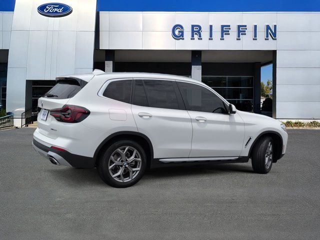 Used 2022 White BMW sDrive30i image 4