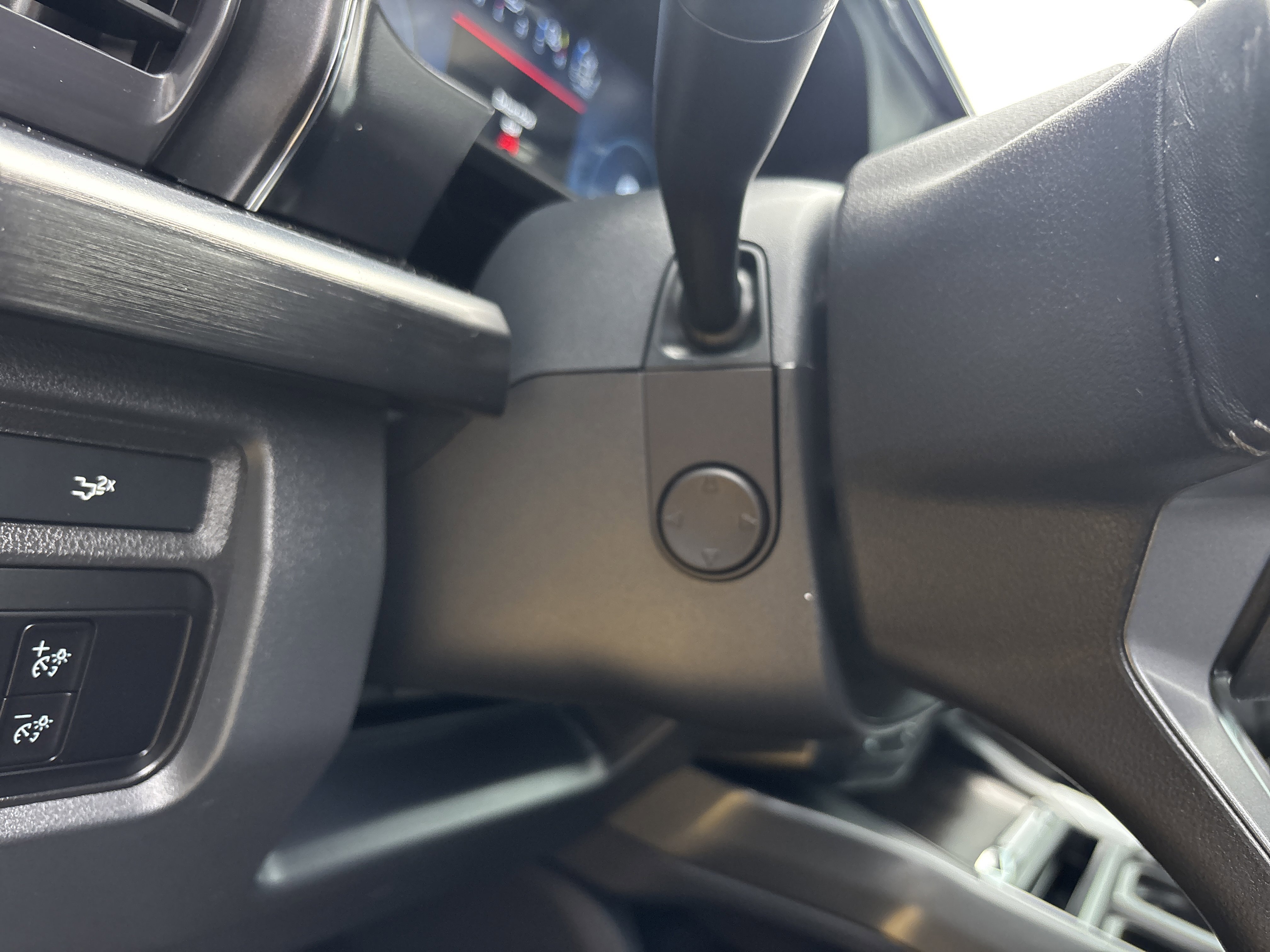 Used 2023  Ford XL image 34