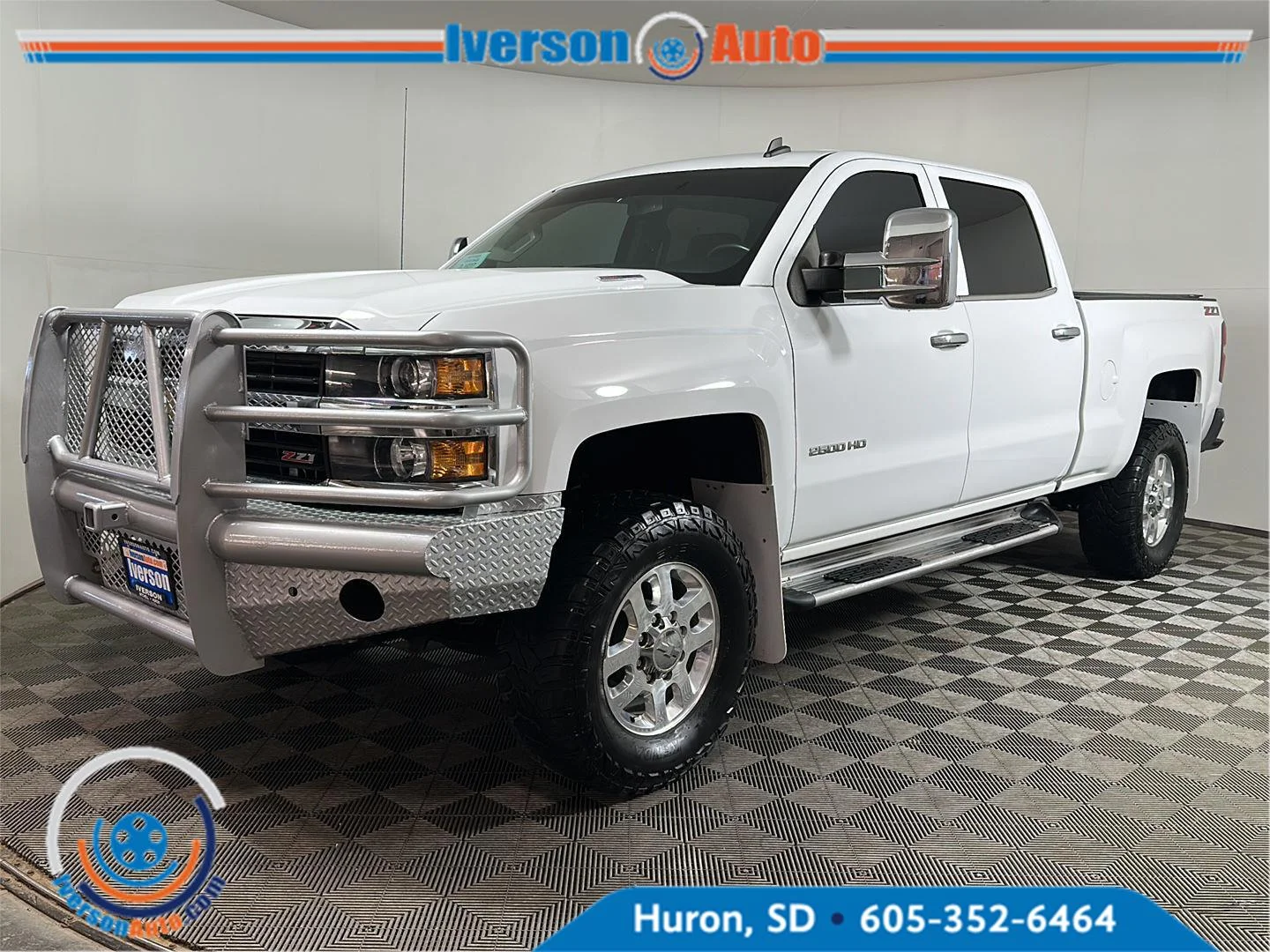 Used 2015 Summit White Chevrolet LT image 4