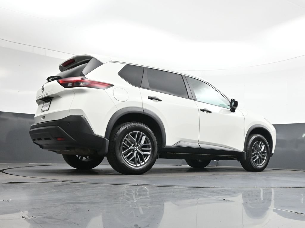 Used 2021 White Nissan S image 42