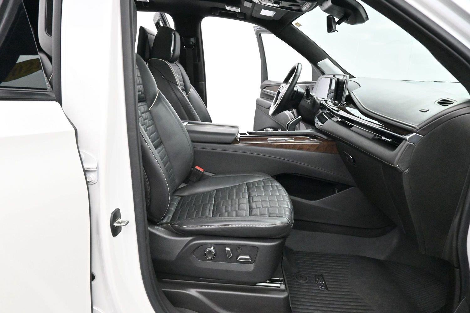 Used 2021 CRYSTAL WHITE TRICOAT Cadillac Sport Platinum image 37