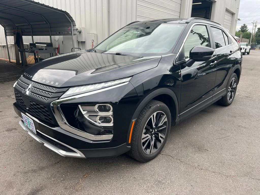 Used 2024 Black Mitsubishi SE image 2