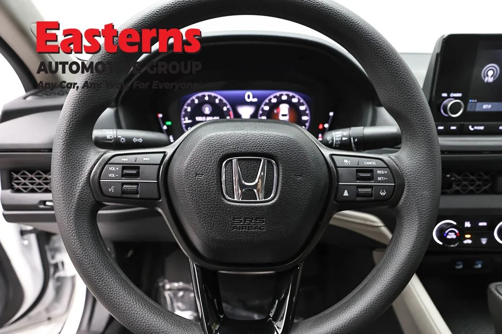 Used 2025 White Honda LX image 10