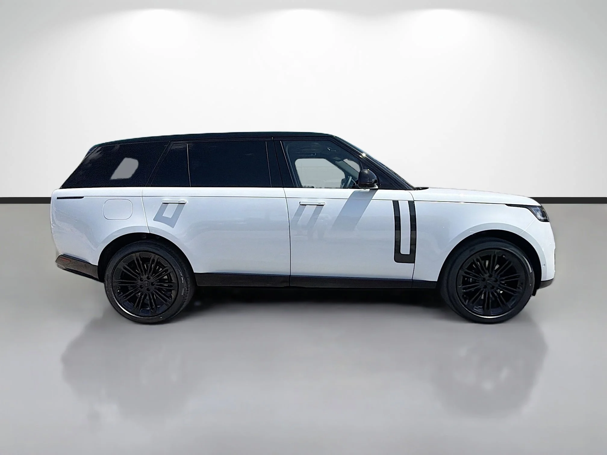 New 2026 Ostuni Pearl White Premium Metallic Land Rover SE image 6