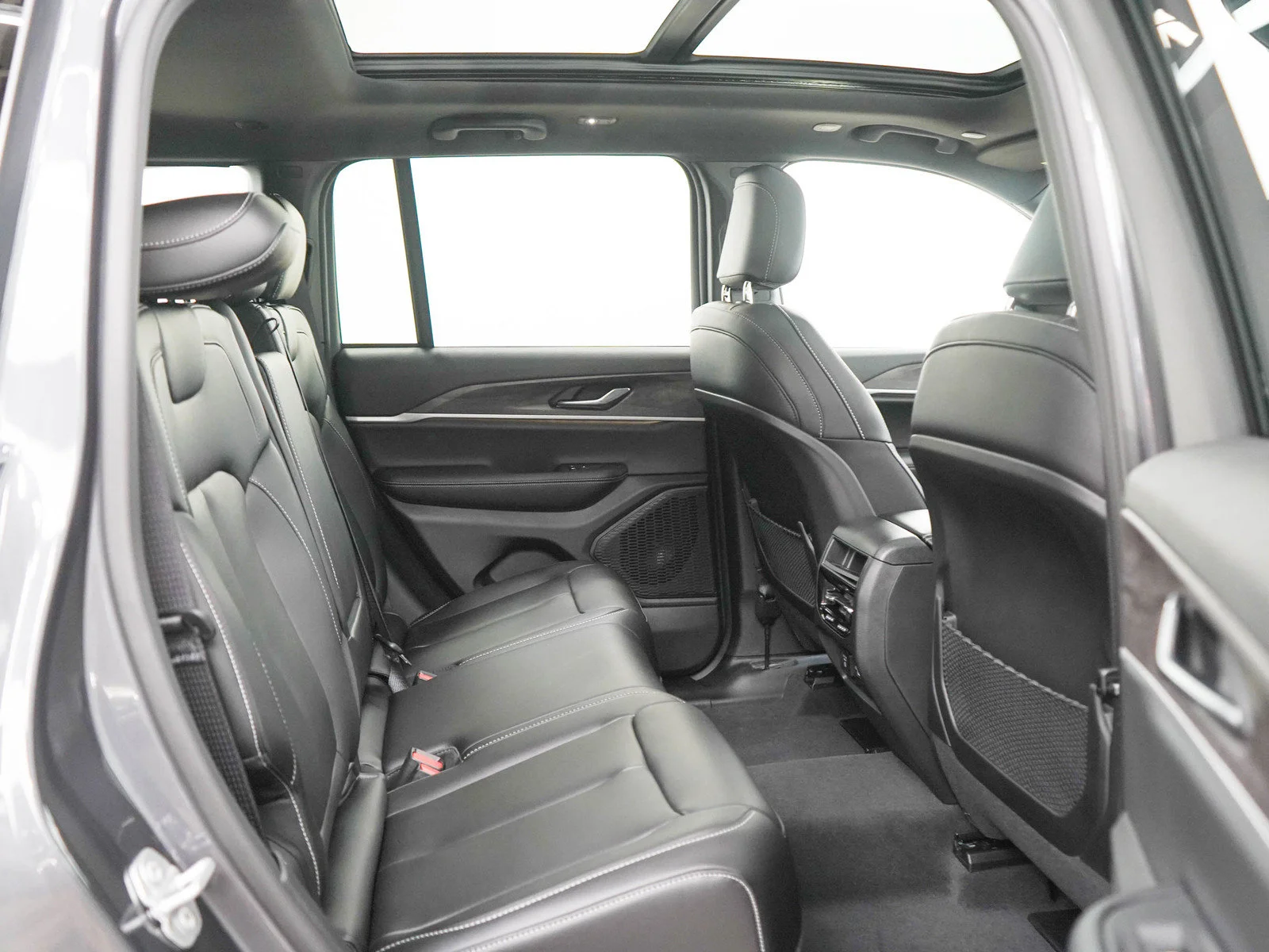 Used 2025 Baltic Gray Metallic Clearcoat Jeep Limited image 12