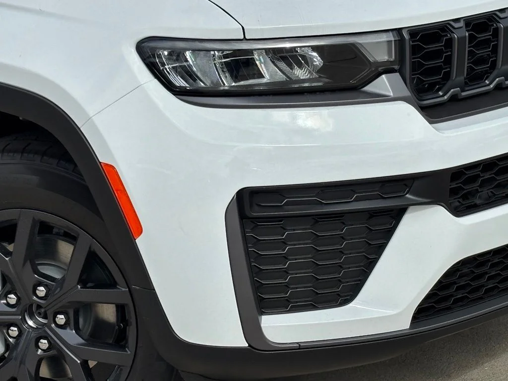 New 2027 Bright White Clearcoat Jeep Laredo Altitude image 7