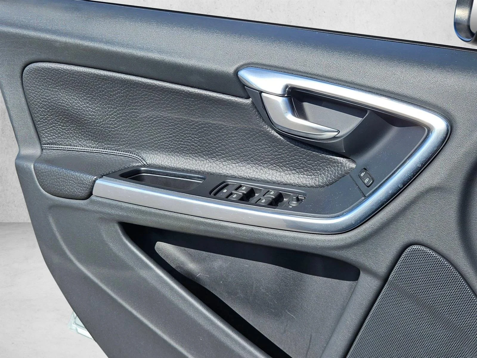 Used 2013 Electric Silver Metallic Volvo T5 image 9