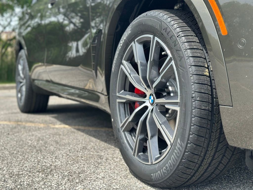 New 2026 Manhattan Green Metallic BMW xDrive40i image 9