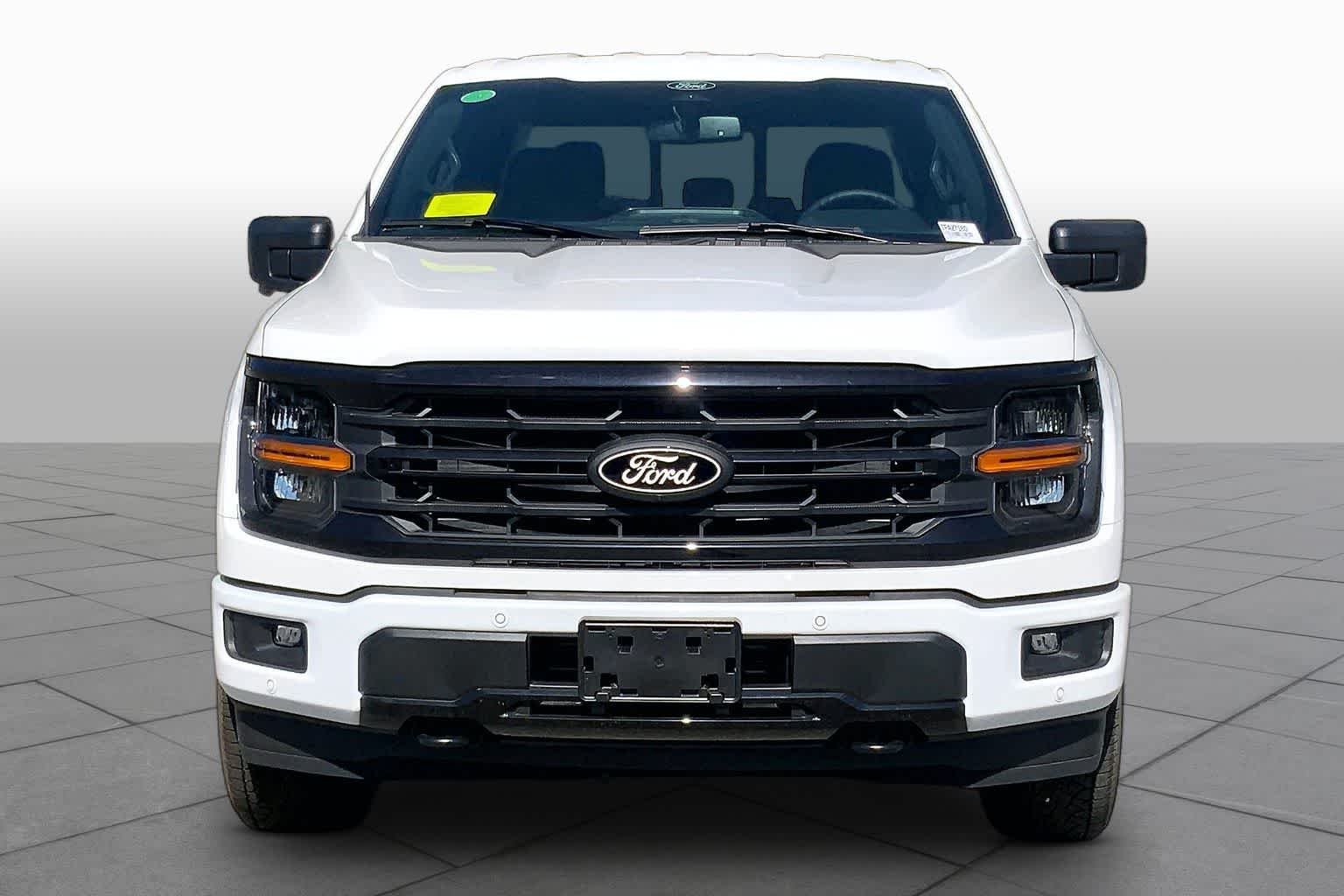 New 2026 Oxford White Ford XLT image 2