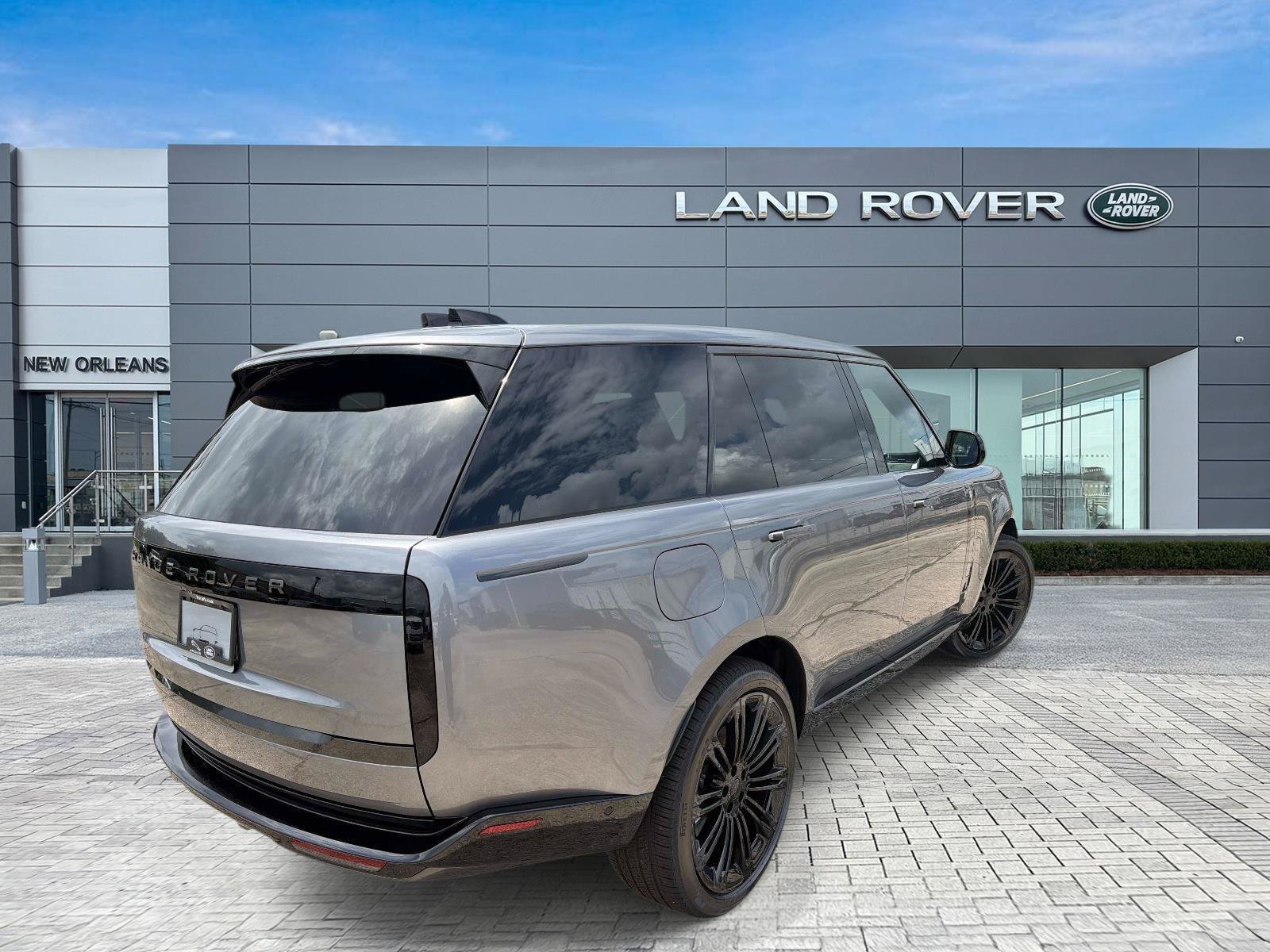 New 2026 Eiger Grey Land Rover SE image 6