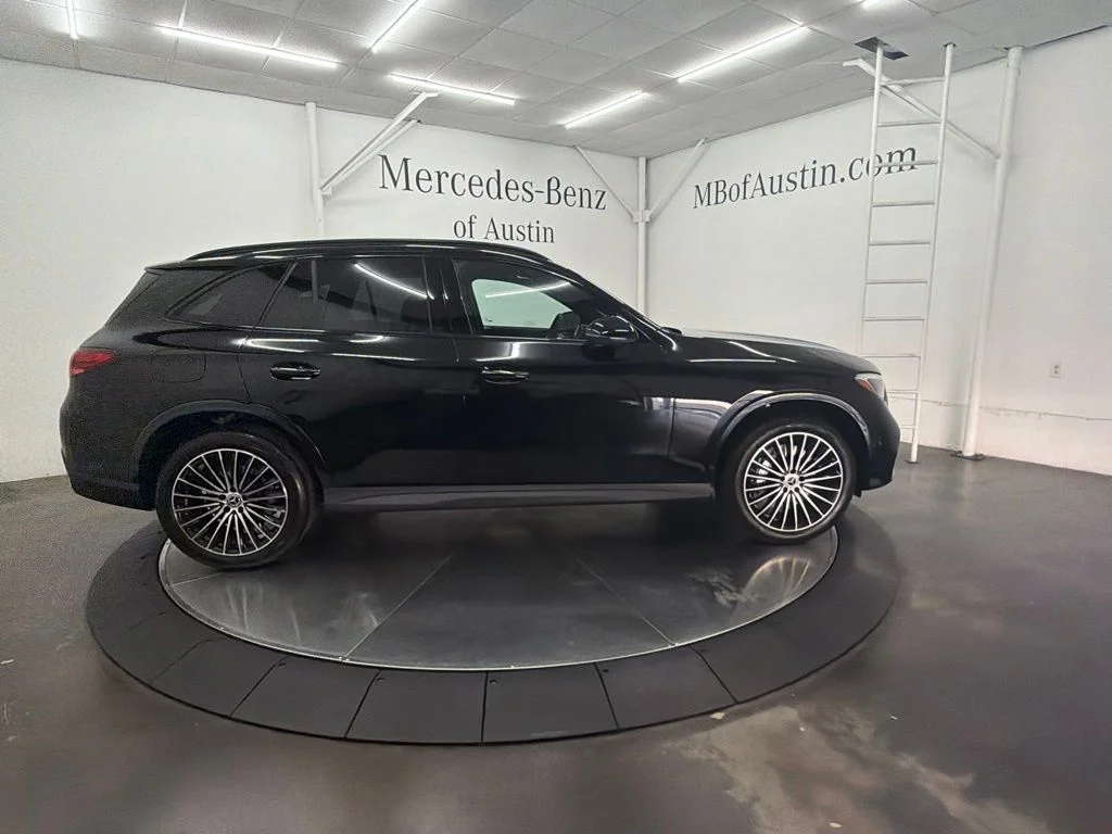 New 2027 Black Mercedes-Benz GLC 300 image 8
