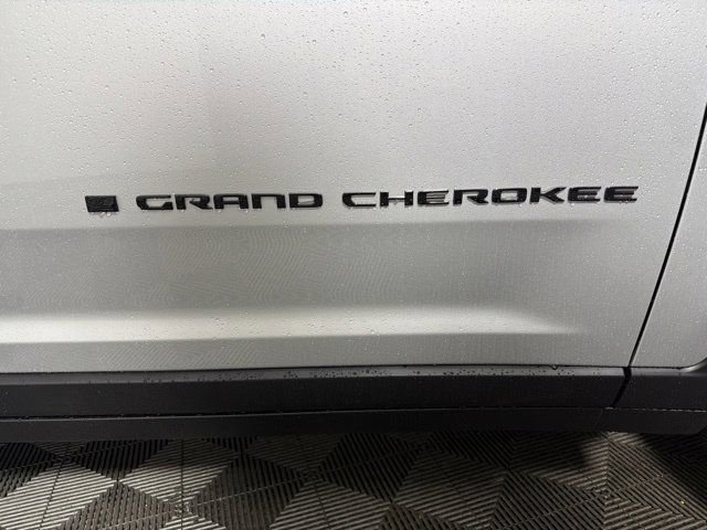New 2026 Silver Jeep Limited image 3
