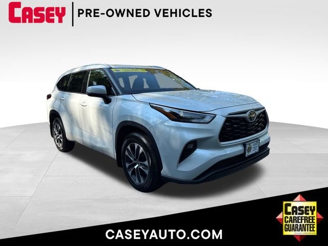 Used 2022 Beige Toyota XLE image 1