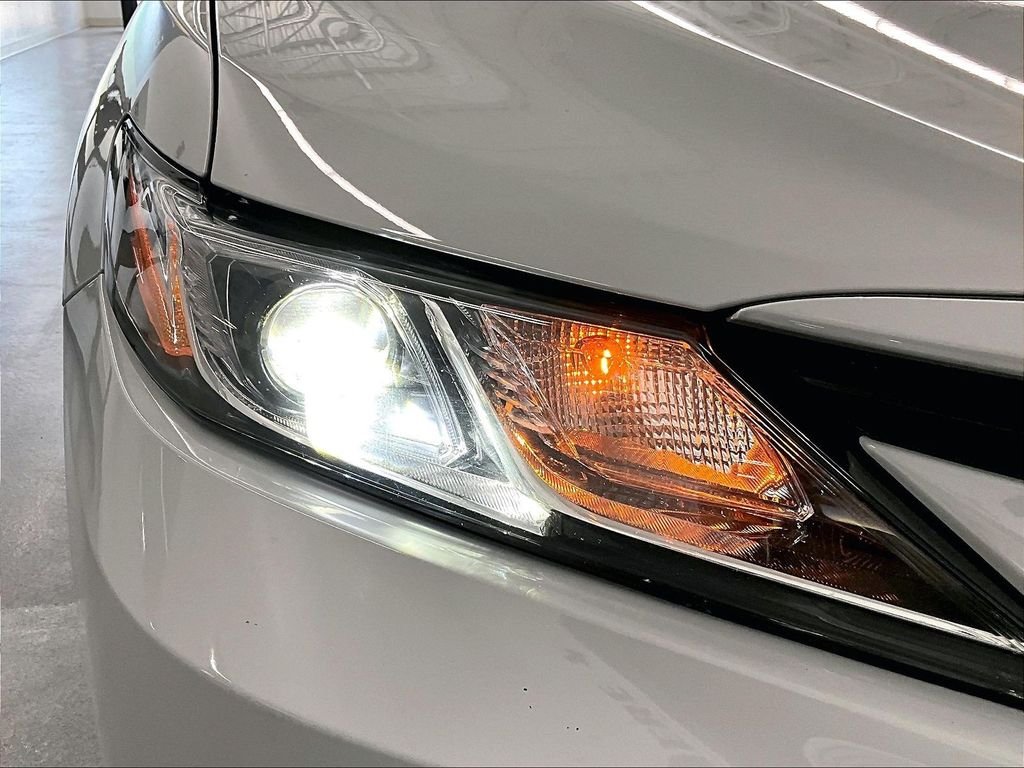 Used 2024 Ice Toyota LE image 30