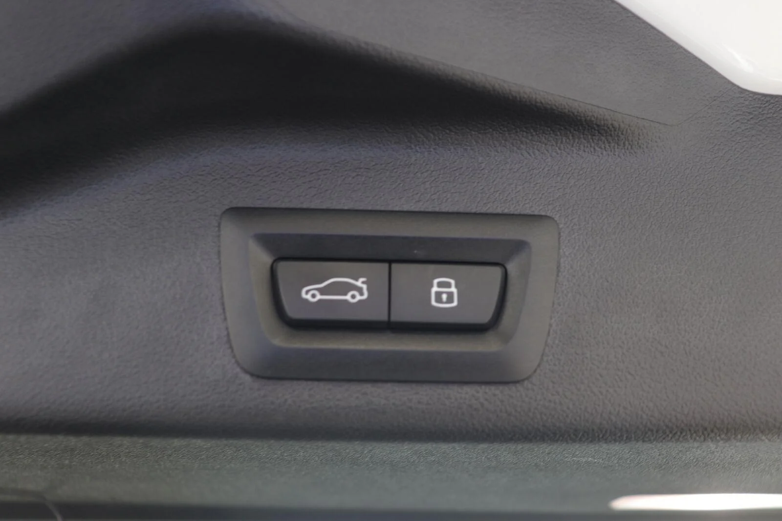 Used 2024 Alpine White BMW xDrive50e image 19