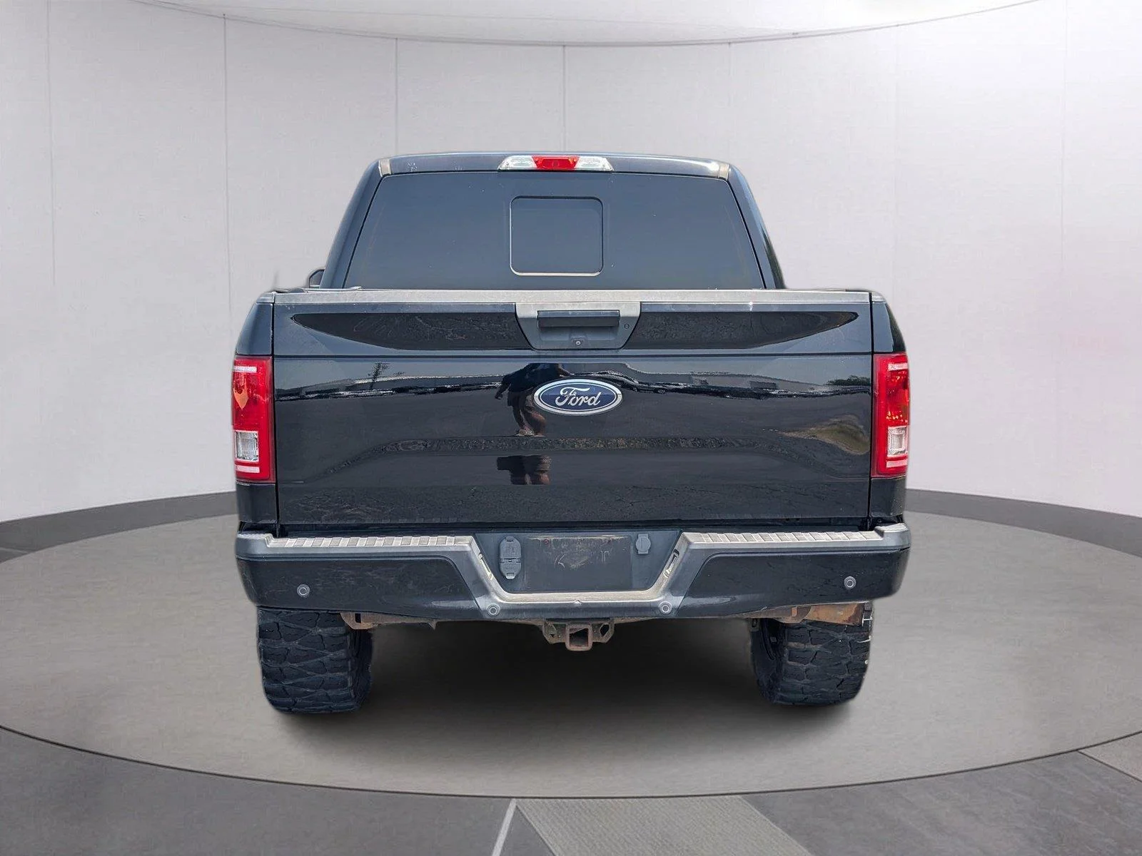 Used 2016 Shadow Black Ford XLT image 4