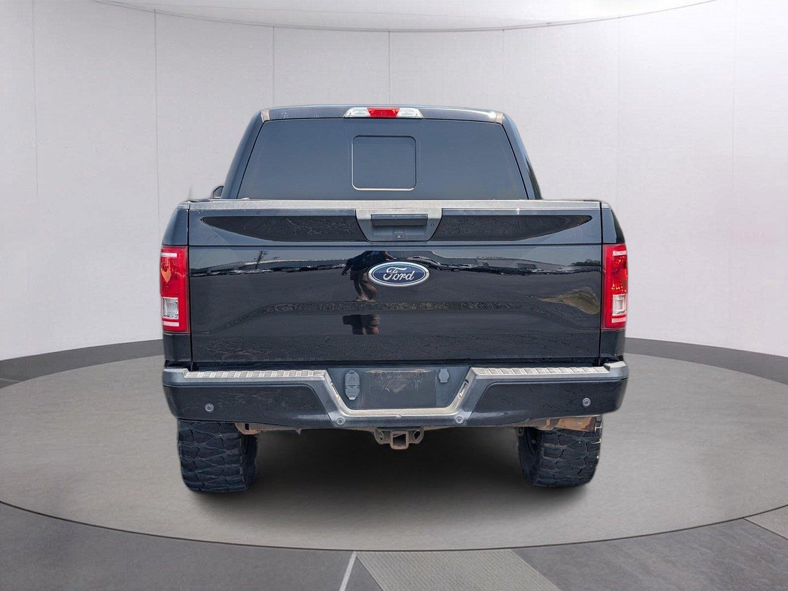Used 2016 Shadow Black Ford XLT image 4