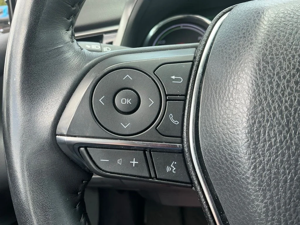 Used 2020 Beige Toyota XLE image 33