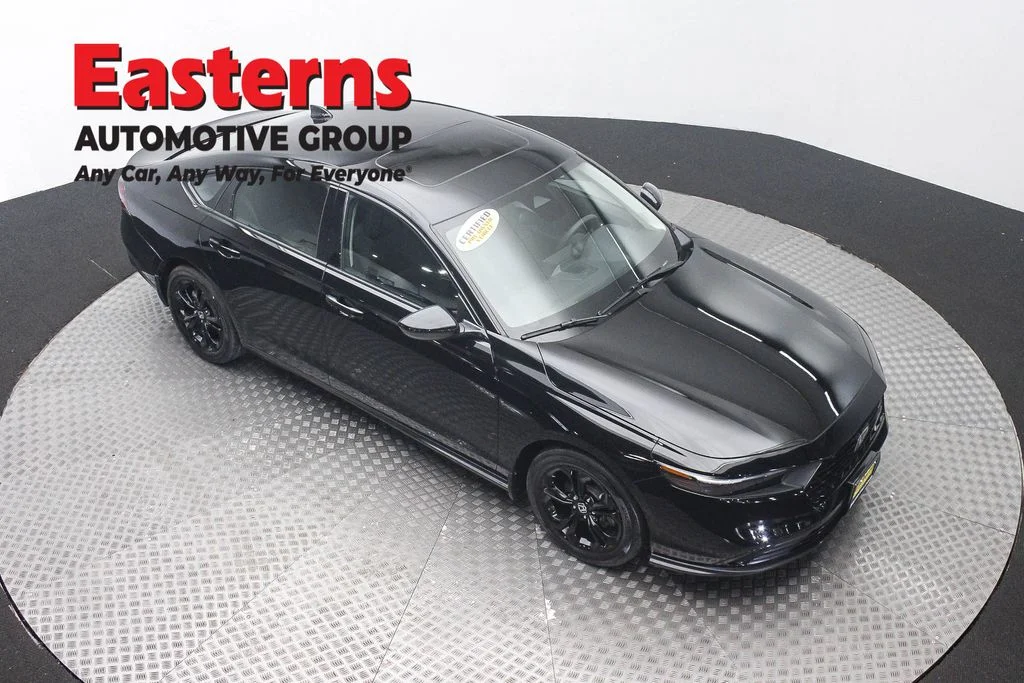 Used 2025 Black Honda SE image 3