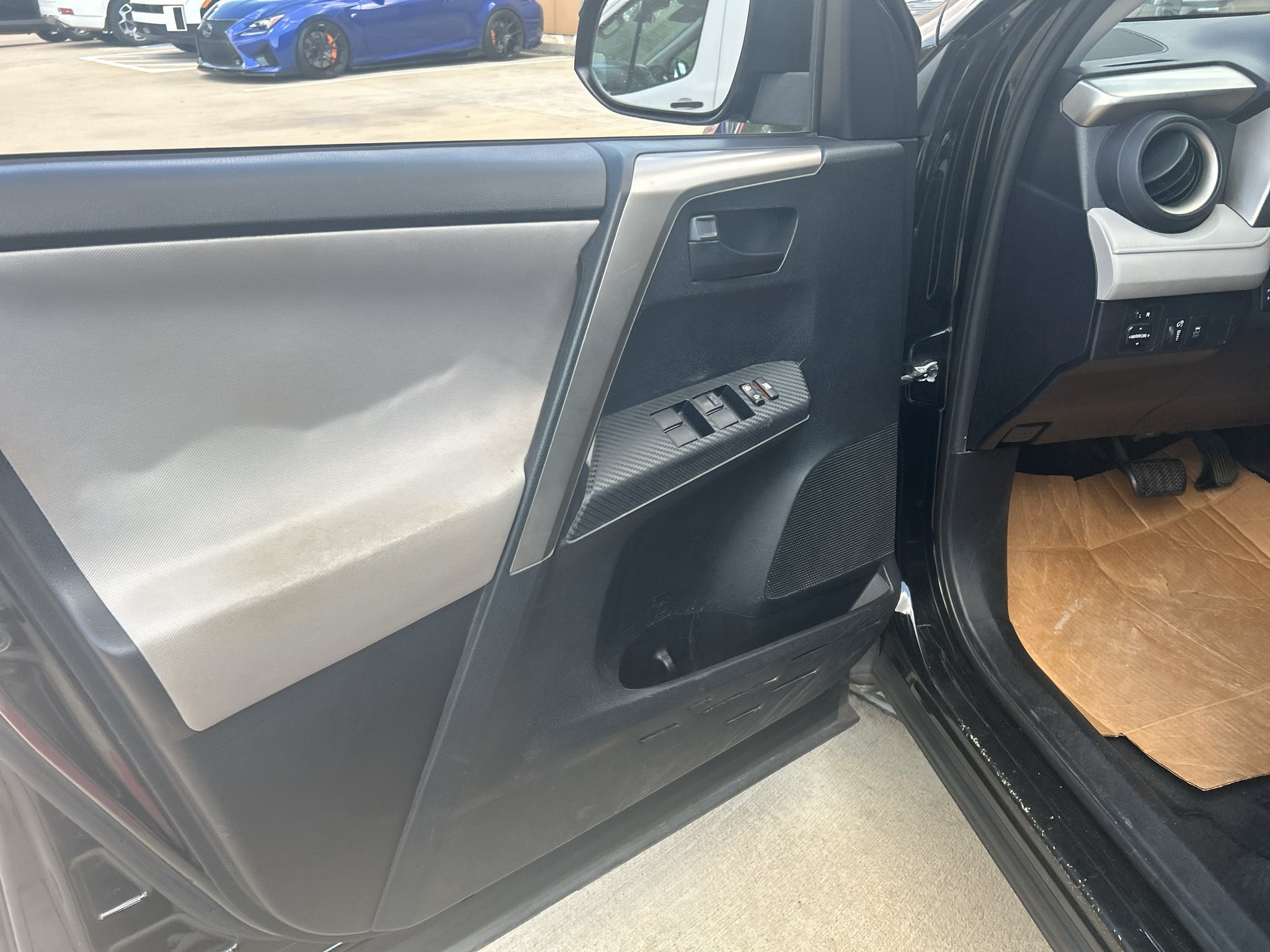 Used 2015 Black Toyota LE image 15