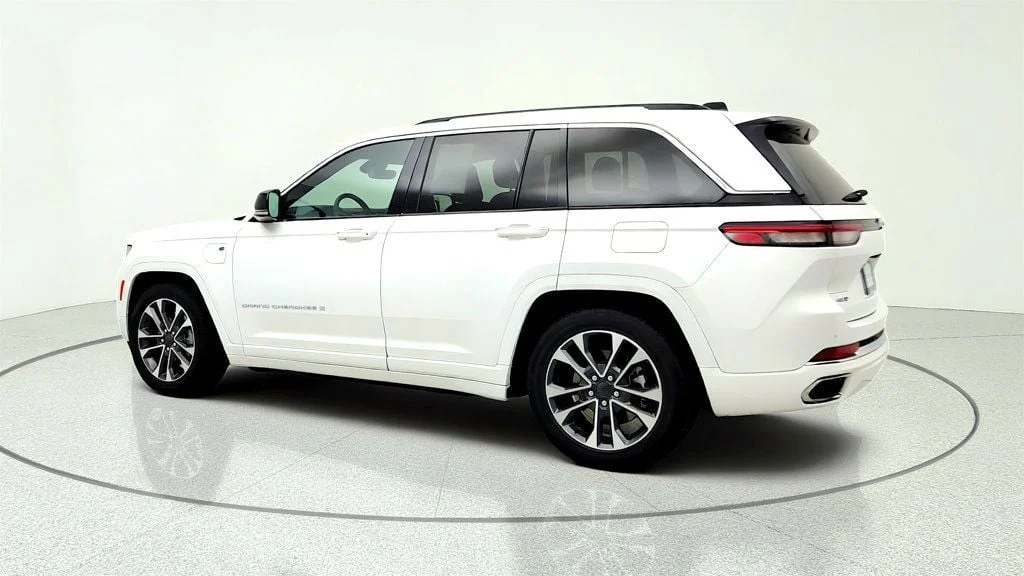 Used 2023 Bright White Clearcoat Jeep Overland 4x4 image 7