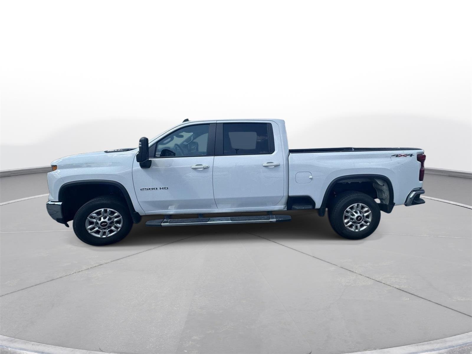 Used 2025 Summit White Chevrolet LT image 9