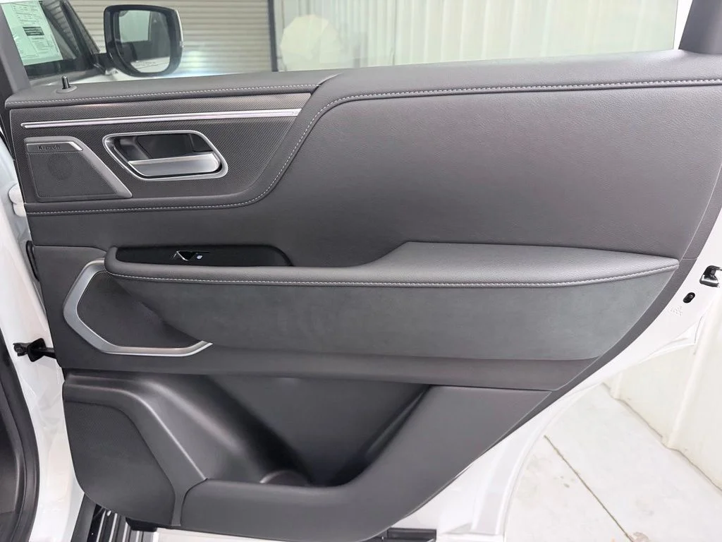 New 2027 RADIANT WHITE INFINITI Luxe 4WD image 50