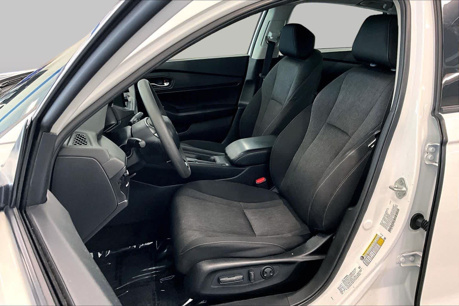 Used 2024 Platinum White Pearl Honda EX image 8