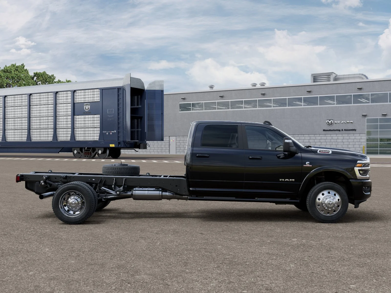 New 2026 Diamond Black Crystal Pearl-Coat Exterior Paint RAM TRADESMAN image 21
