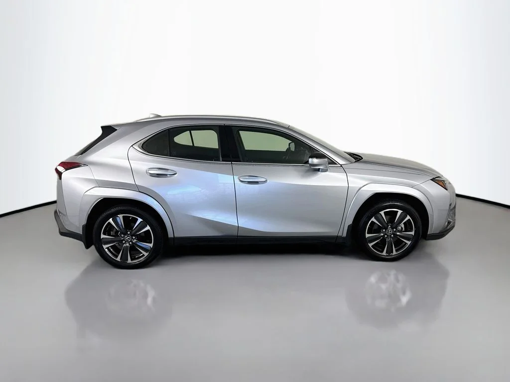 Used 2023 Iridium Lexus 250h Premium image 8