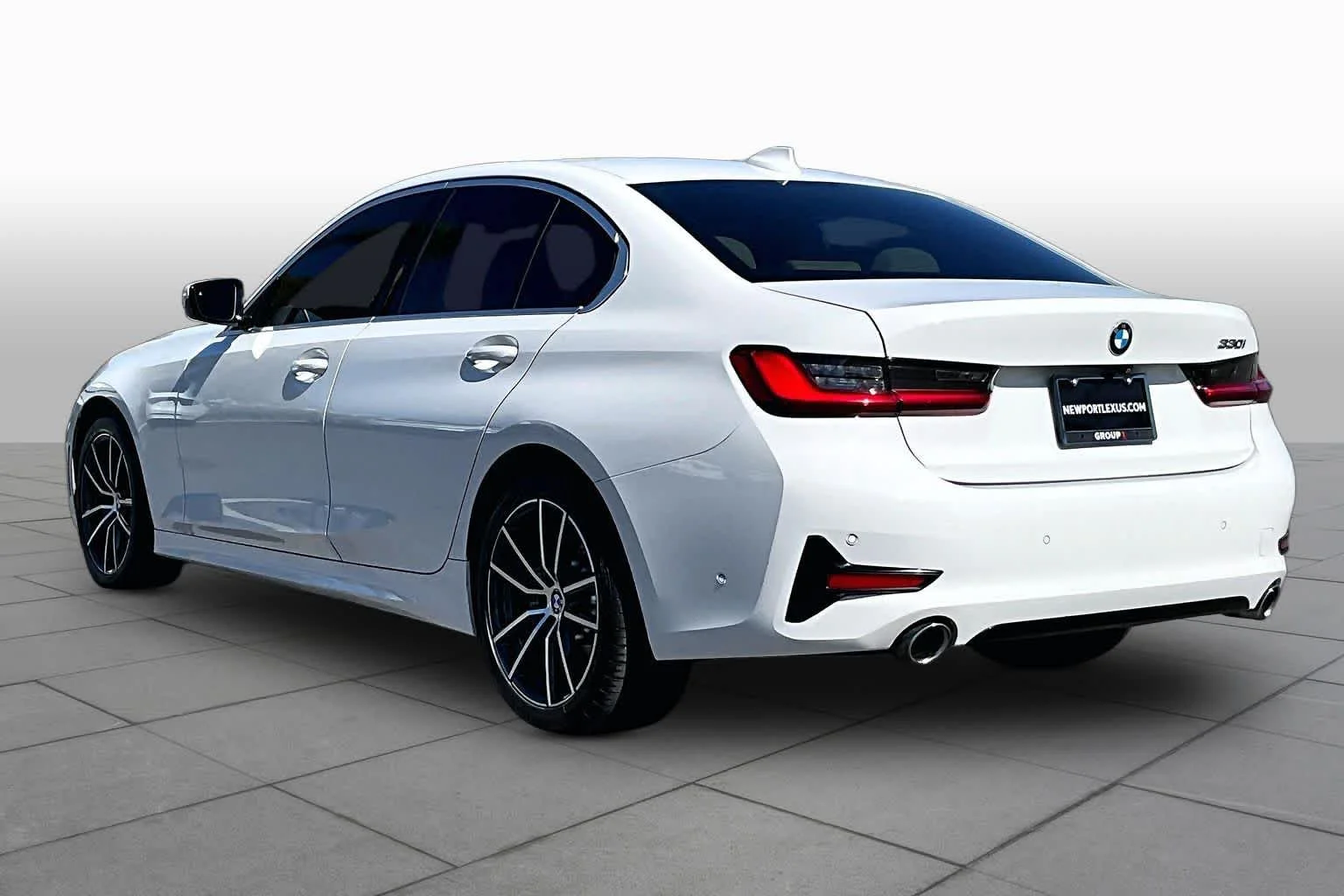Used 2019 Alpine White BMW 330i image 11